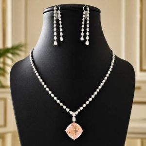 Elegant Diamond and Kunzite Jewelry Set in White Gold