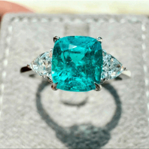 Exquisite Paraiba Tourmaline and Diamond Ring in 18K White Gold